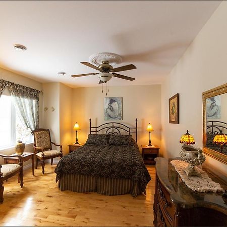 Bed and Breakfast Au Coeur De Saint-Sauveur Екстер'єр фото