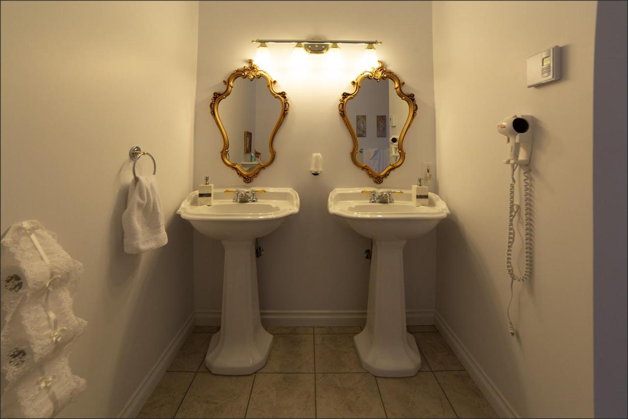 Bed and Breakfast Au Coeur De Saint-Sauveur Екстер'єр фото